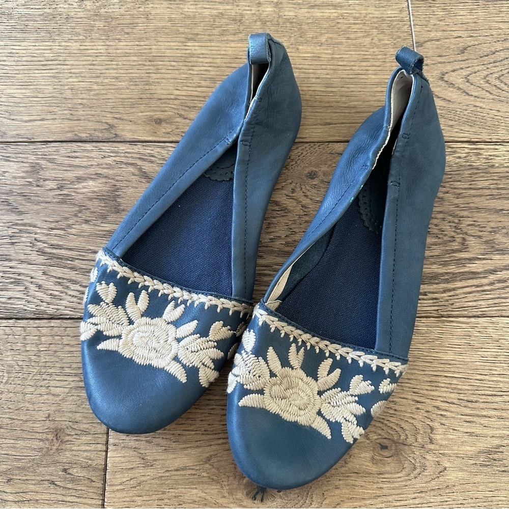 New Latigo Blue Leather Embroidered Flats Shoes Sz 8.5